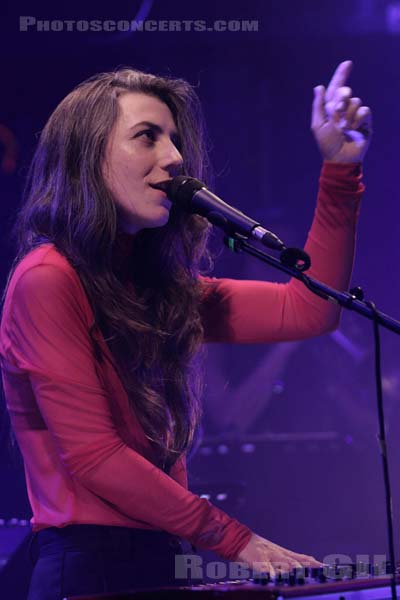 JULIA HOLTER - 2018-12-05 - PARIS - Petit Bain - 